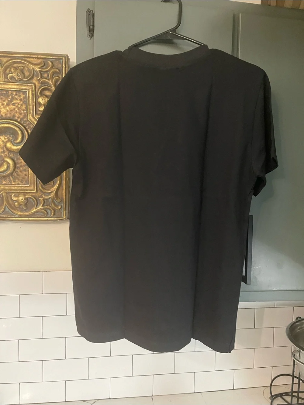 Mens Graphic Design Tee Size S.